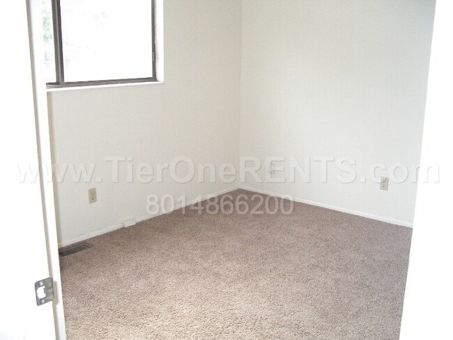 Building Photo - NO DEPOSIT option available for qualified ...