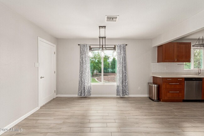 Building Photo - 501 E El Camino Dr