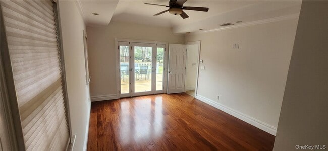 Building Photo - 1524 Express Dr S