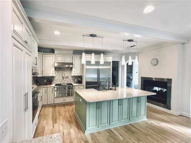 Building Photo - 3232 Brookview Rd