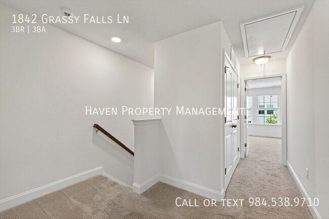 Building Photo - 1842 Grassy Falls Ln