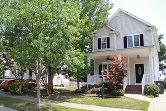 Building Photo - 513 E Maple Ave