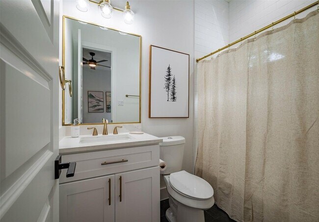 Building Photo - 1305 E 27th St