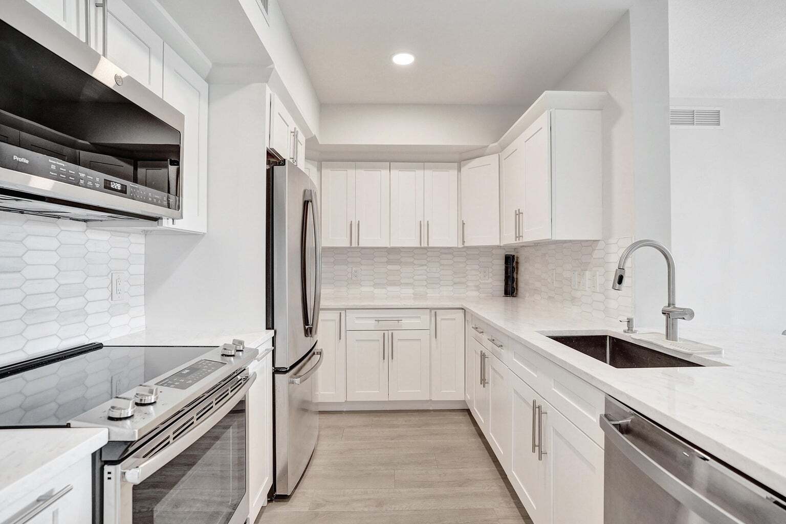 Building Photo - 700 E Boynton Beach Blvd