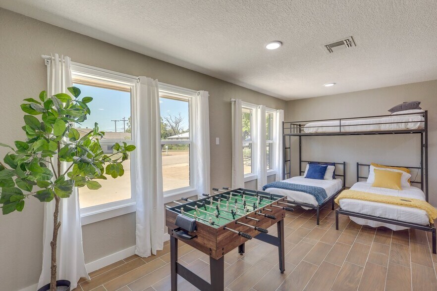 Building Photo - 2601 Bluejay Dr