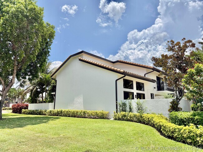 Building Photo - 6411 Via Rosa