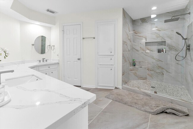 Building Photo - 6603 Pauma Dr