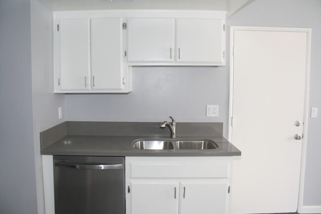 Building Photo - 20703 Roseton Ave
