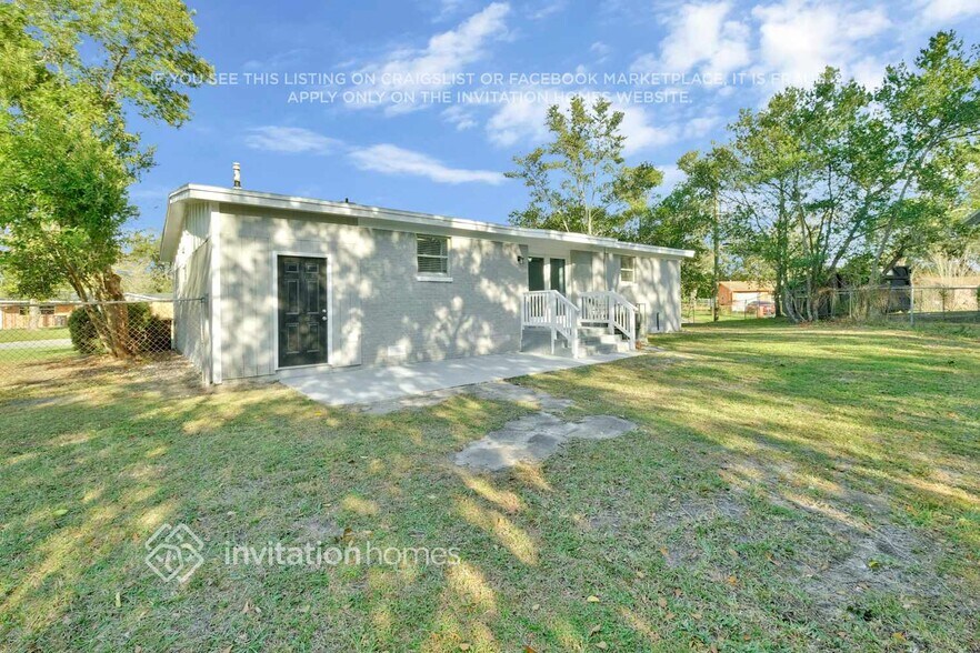 Building Photo - 5020 Chivalry Dr