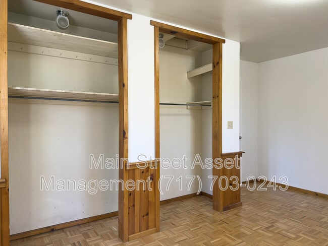 Building Photo - 735 Yellow Hill Rd