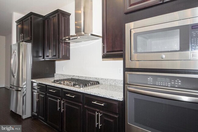 Building Photo - 2912 Middleham Ct