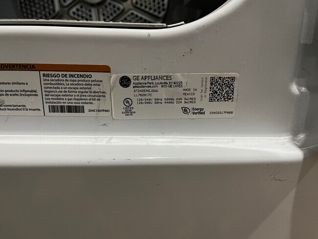 Building Photo - 2 Wimbledon Ln