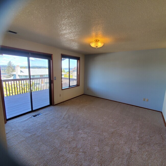 Building Photo - 1870 N Skyline Dr