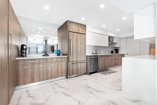 Building Photo - 777 Bayshore Dr