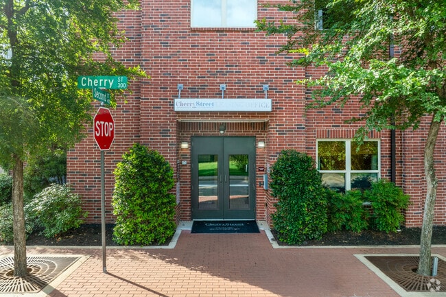 Entrance to Building - Cherry Street | Student Housing