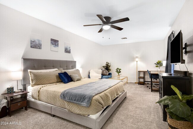 Building Photo - 5431 W Cochise Dr