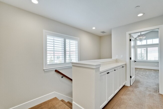 Building Photo - Modern Living in the Heart of Downtown Cam...