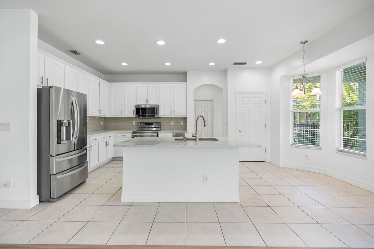 Building Photo - 10888 Cory Lake Dr