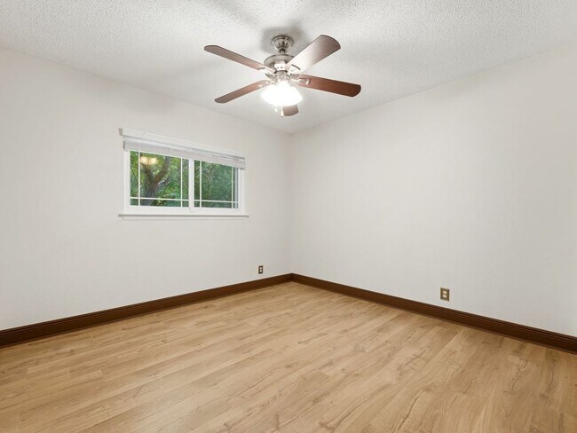 Building Photo - 1114 Churing Dr
