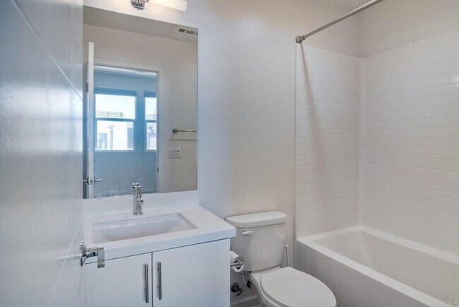 Building Photo - Downtown Oceanside Condo with pool and roo...