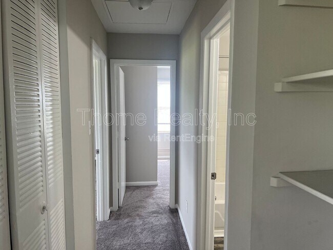 Building Photo - 400 E Northern Blvd