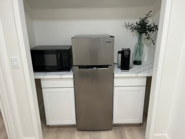 Building Photo - 4059 Ridge St