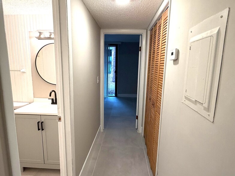 Building Photo - 701 SW 75th St