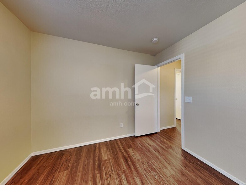 Building Photo - 2205 E 35th Ave