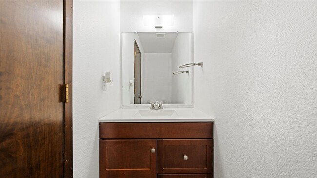 Building Photo - Stunning 4-Bedroom Modern Home in West Richland