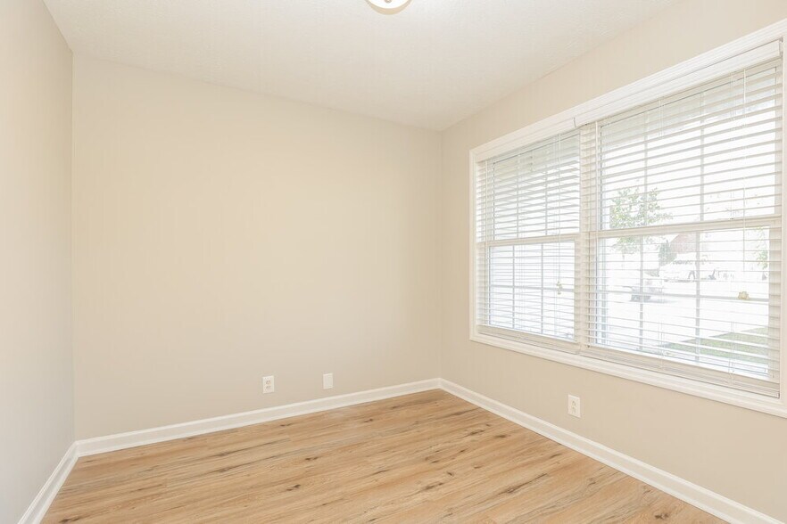 Building Photo - 1421 Westview Dr