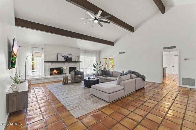 Building Photo - 7363 E Paradise Dr