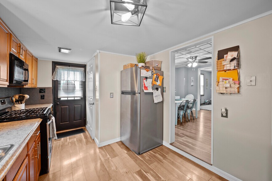 Building Photo - 2221 N 1st Ave