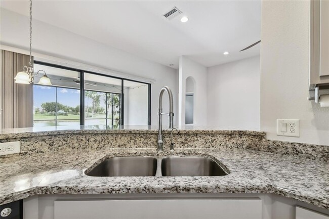 Building Photo - 5303 Moon Shell Dr