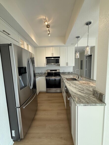 Kitchen - 1064 N Tamiami Trl