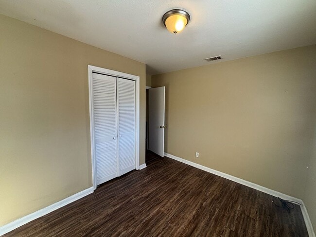 Building Photo - Turn the Key to Comfort & Convenience.