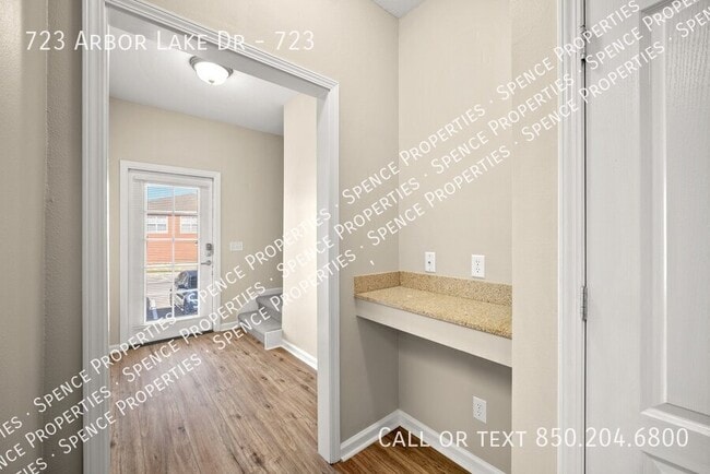 Building Photo - 723 Arbor Lake Dr