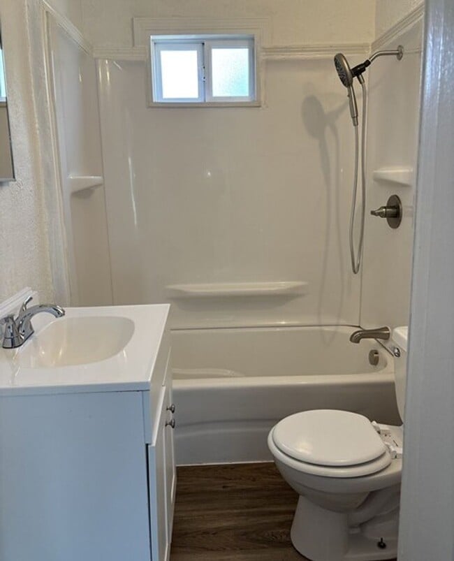 Building Photo - 2Bd/1Ba Single Story House - Available to View!