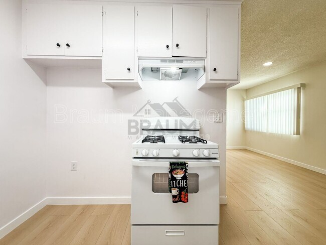 Building Photo - 6336 Tujunga Ave