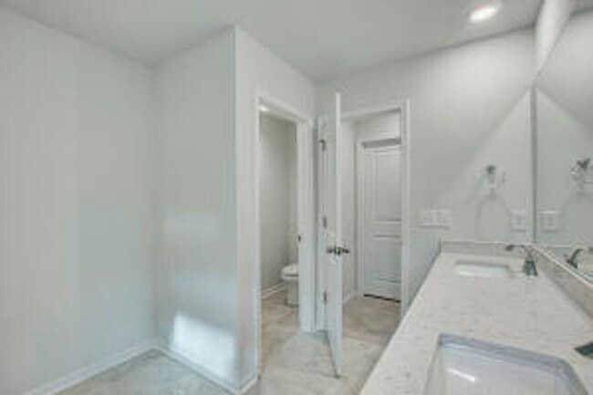 Building Photo - Available March 10th. Beautiful 6 BR/4.5 BA Home in Tanner Plantation!