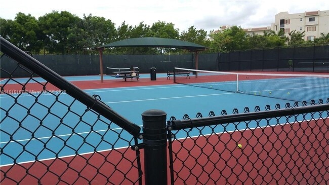 Building Photo - 2950 N Palm Aire Dr