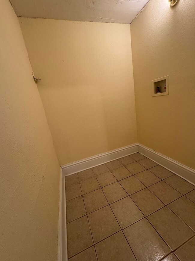 Building Photo - 1704 S 4th St