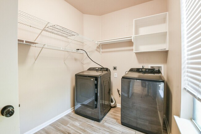 Building Photo - 5410 Linden Grove Ct