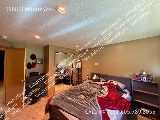 Building Photo - 5908 S Mandy Ave