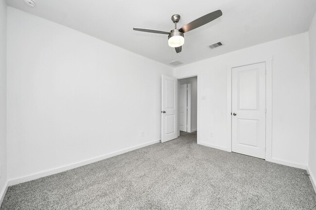 Building Photo - 7811 Bel Fiore Dr