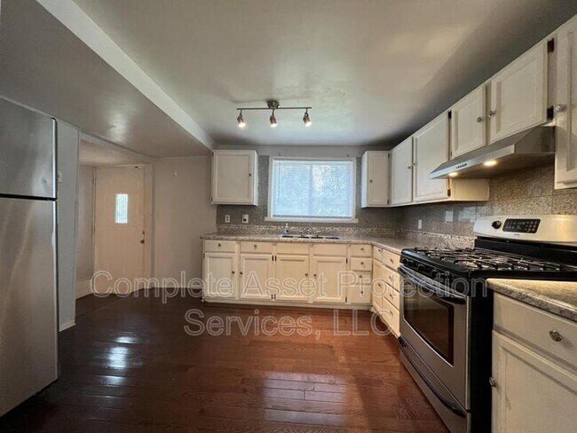 Primary Photo - 2788 Hickory St