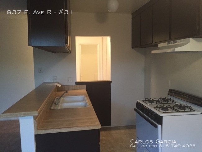 Building Photo - 937 E Ave R