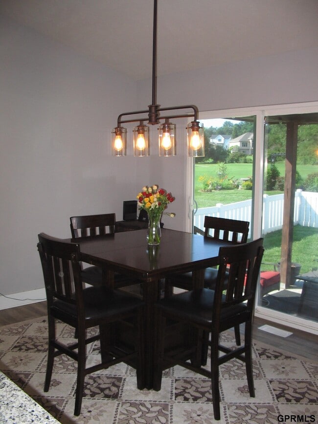 Building Photo - 3031 Lakeside Dr