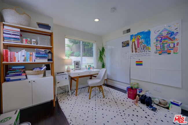 Building Photo - 2241 S Beverly Dr