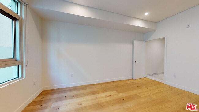 Building Photo - 938 Orange Grove Ave