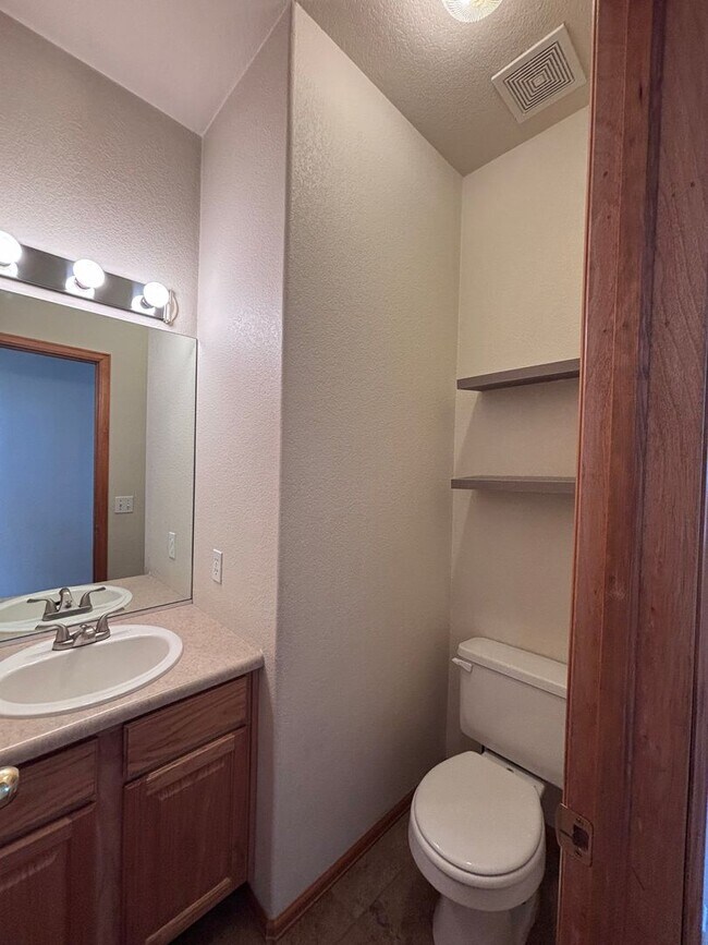 Building Photo - 4 Bed 3.5 Bath Home with Air Conditioning! - MileStone Real Estate Services - Available Now!